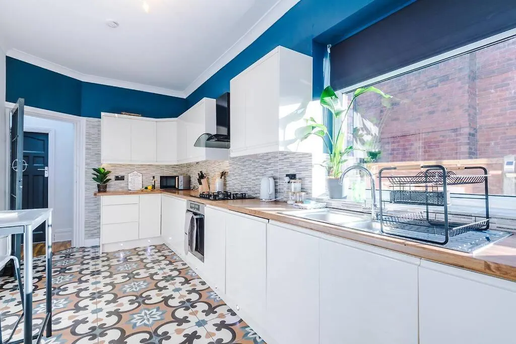 Huge House In Headingley Leeds - 6 Bedroom - 10 Actual Beds - Sleeps 13 - By Purestay Accommodation Meanwood 0*,