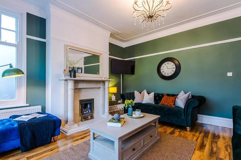 Huge House In Headingley Leeds - 6 Bedroom - 10 Actual Beds - Sleeps 13 - By Purestay Accommodation Meanwood