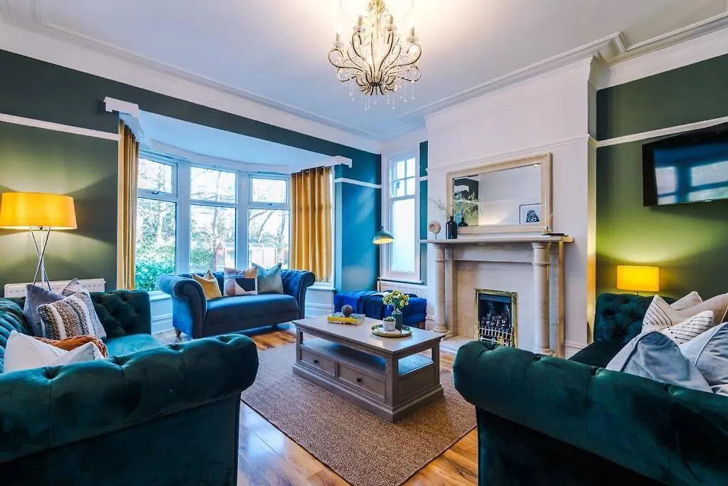 Huge House In Headingley Leeds - 6 Bedroom - 10 Actual Beds - Sleeps 13 - By Purestay Accommodation Meanwood United Kingdom