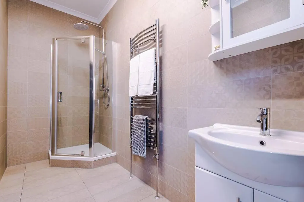 Huge House In Headingley Leeds - 6 Bedroom - 10 Actual Beds - Sleeps 13 - By Purestay Accommodation Meanwood Holiday home