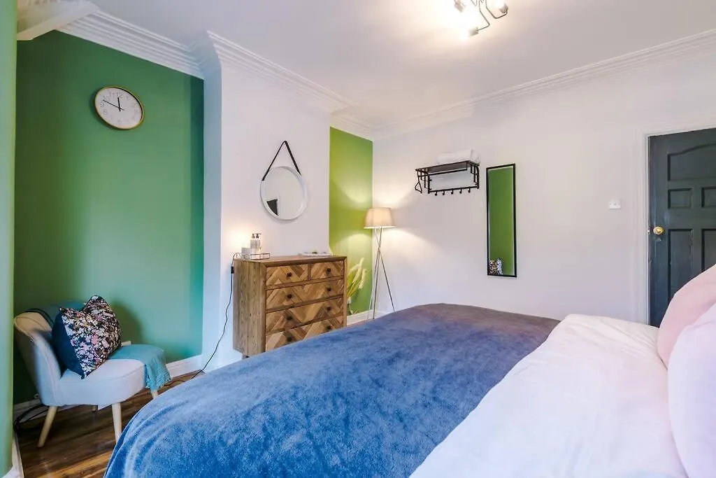 Huge House In Headingley Leeds - 6 Bedroom - 10 Actual Beds - Sleeps 13 - By Purestay Accommodation Meanwood 0*,