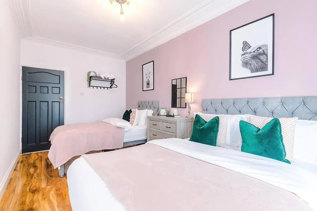 Huge House In Headingley Leeds - 6 Bedroom - 10 Actual Beds - Sleeps 13 - By Purestay Accommodation Meanwood
