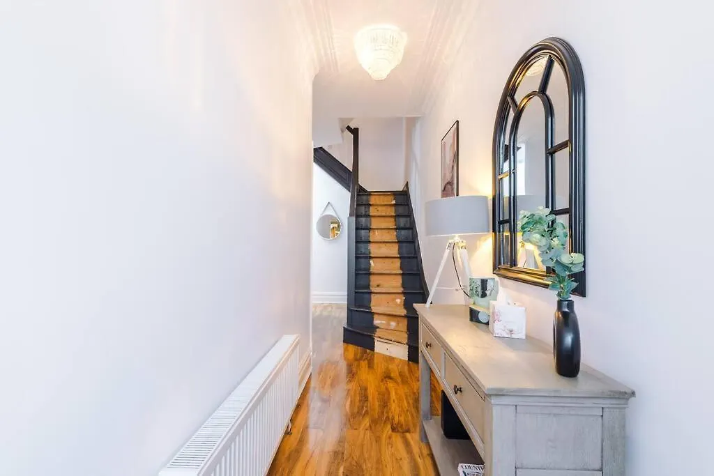Huge House In Headingley Leeds - 6 Bedroom - 10 Actual Beds - Sleeps 13 - By Purestay Accommodation Meanwood Holiday home