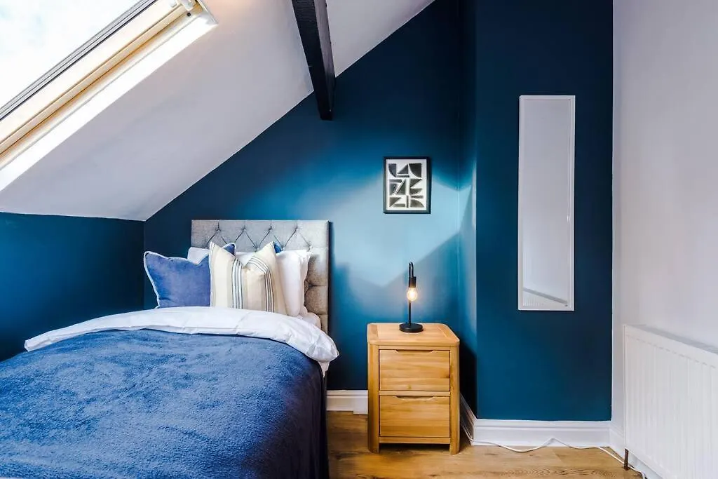 Huge House In Headingley Leeds - 6 Bedroom - 10 Actual Beds - Sleeps 13 - By Purestay Accommodation Meanwood Holiday home