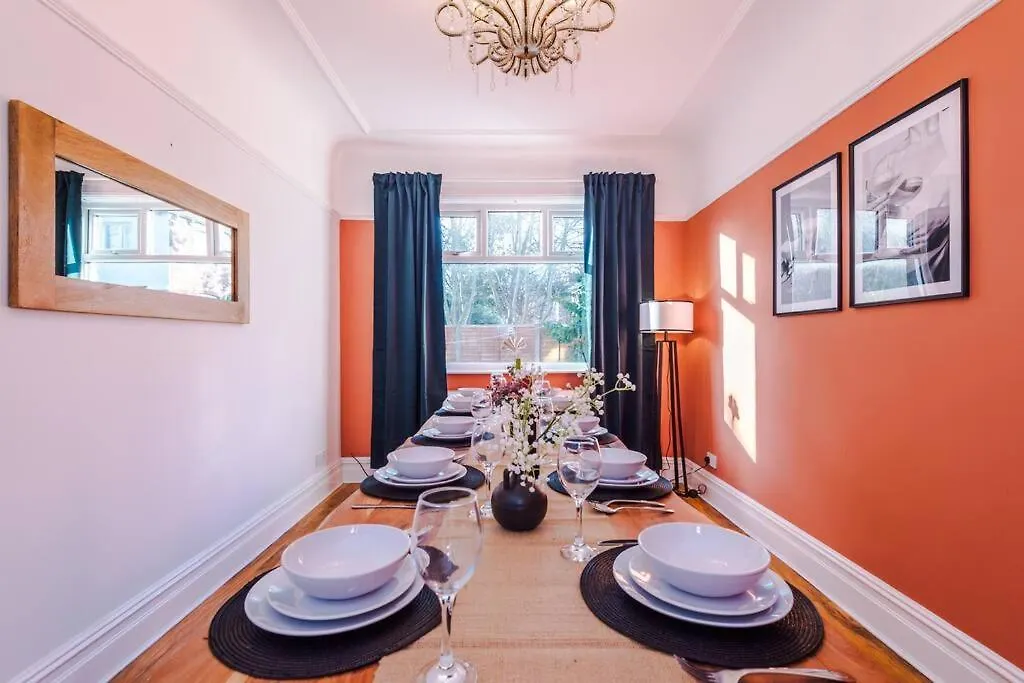 Huge House In Headingley Leeds - 6 Bedroom - 10 Actual Beds - Sleeps 13 - By Purestay Accommodation Meanwood Holiday home