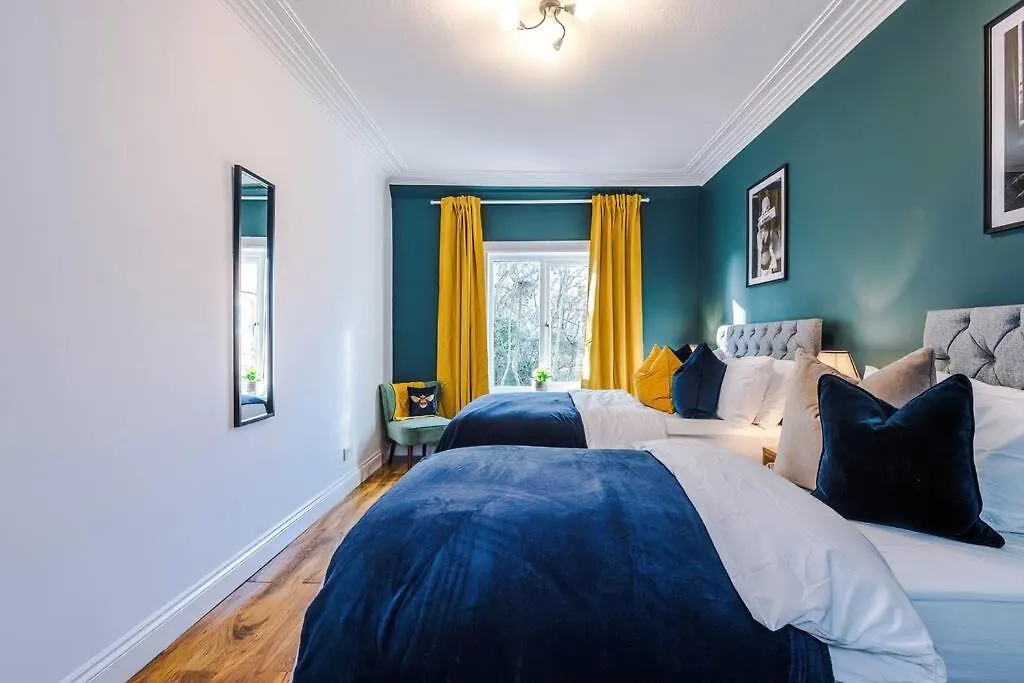 Huge House In Headingley Leeds - 6 Bedroom - 10 Actual Beds - Sleeps 13 - By Purestay Accommodation Meanwood United Kingdom